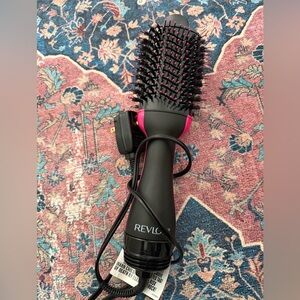 Revlon  
One-Step Volumizer Original 1.0 Hair Dryer and Hot Air Brush